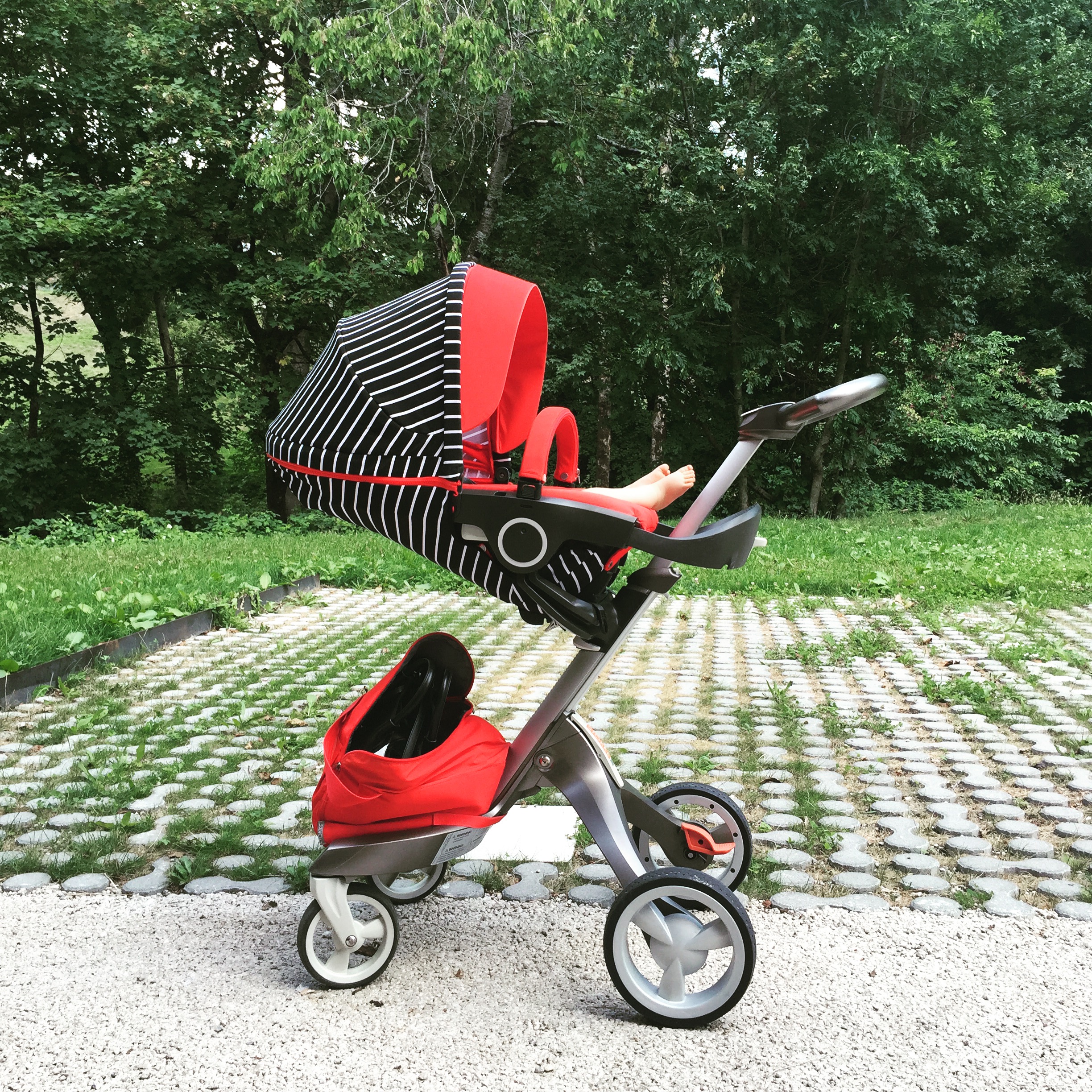 Poussette Magazine : Dépliage de la Stokke Xplory - Vidéo Dailymotion